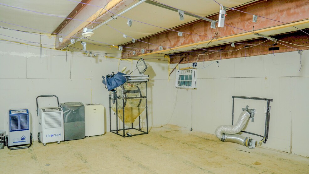 More Photos Of 440 Dry Bridge Rd, North Kingstown Warehouse For Sale