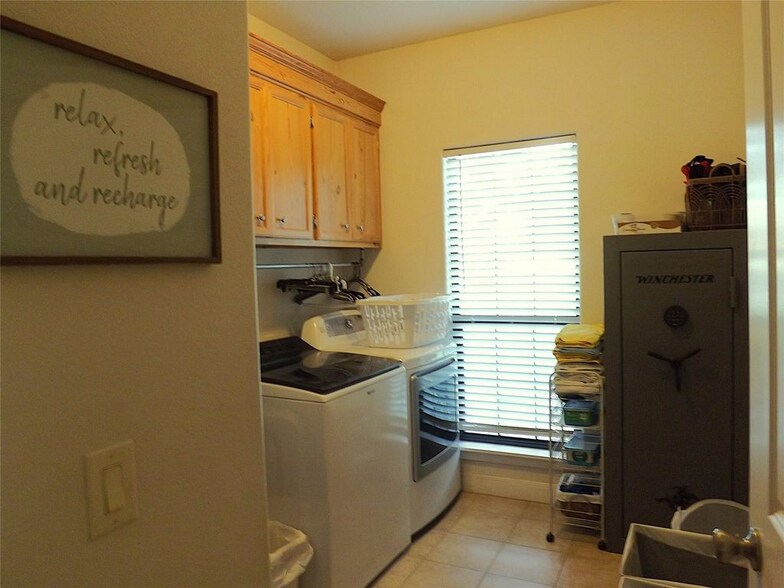 More Photos Of 4443 US 90, Alleyton Flex For Sale