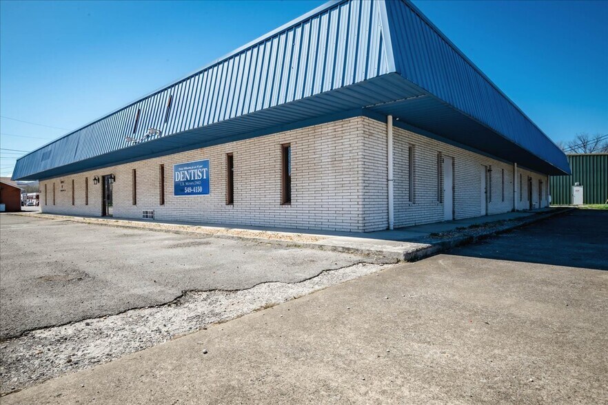 More Photos Of 841 S Highway 25 W, Williamsburg Flex For Sale