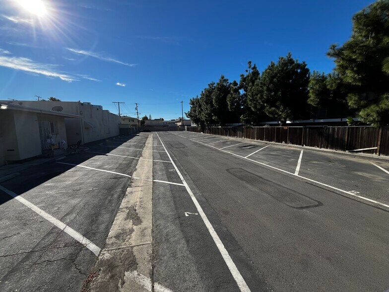 More Photos Of 853 19th St, Costa Mesa Land For Lease