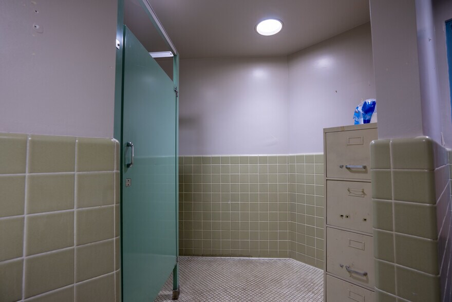 More Photos Of 4946 Florence Ave, Bell Medical For Lease