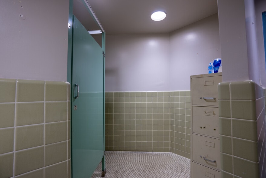 More Photos Of 4946 Florence Ave, Bell Medical For Sale
