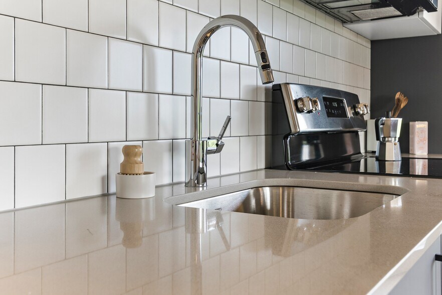 More Photos Of 12322 102 Av NW, Edmonton Apartments For Lease