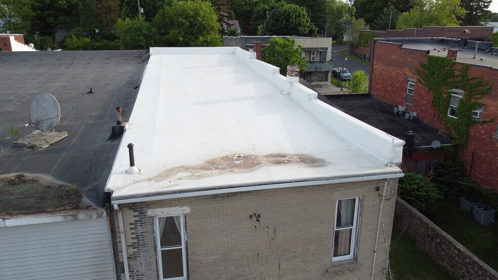 More Photos Of 424 Main St, Edmore Storefront For Sale