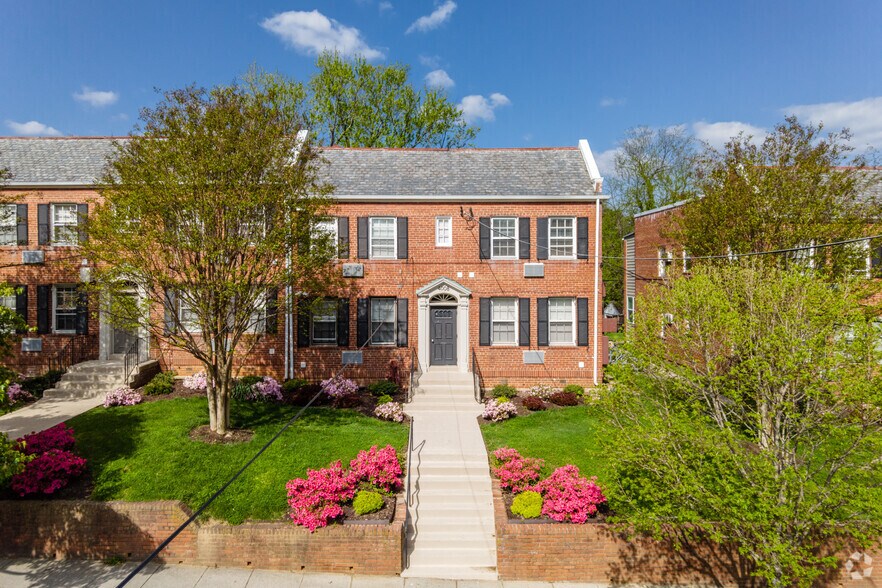 More Photos Of 4000 47th St NW, Washington Apartments For Sale