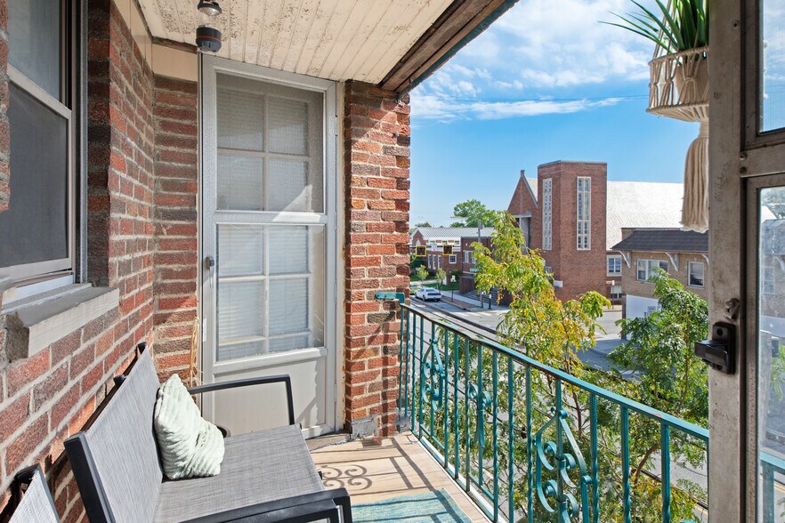 More Photos Of 13322 Madison Ave, Lakewood Apartments For Lease