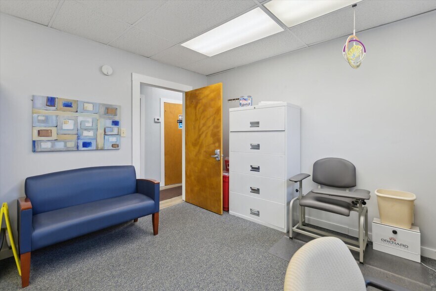 More Photos Of 1000 N Johnson St, Bay City Medical For Sale