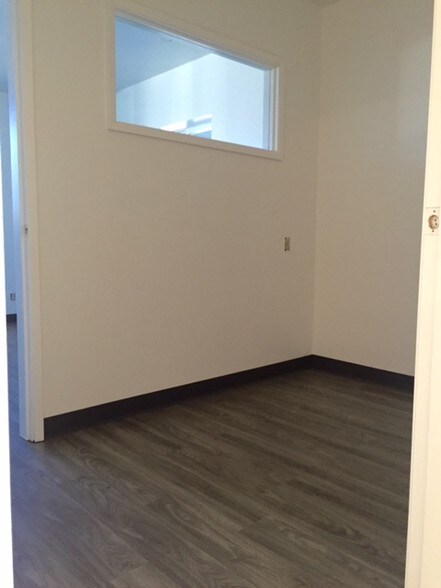 More Photos Of 704 S Railroad Ave, San Mateo Warehouse For Lease