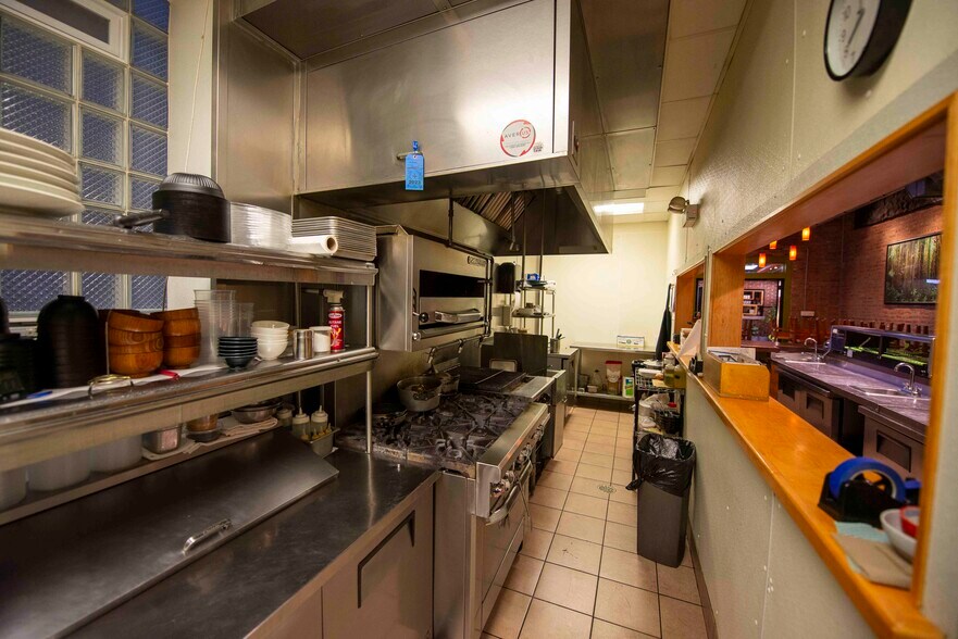 More Photos Of 1829 W Chicago Ave, Chicago Storefront Retail Residential For Lease