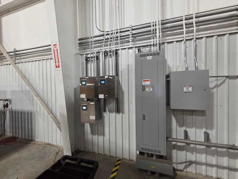 More Photos Of 4400 Garrison Ave, Evansville Manufacturing For Lease