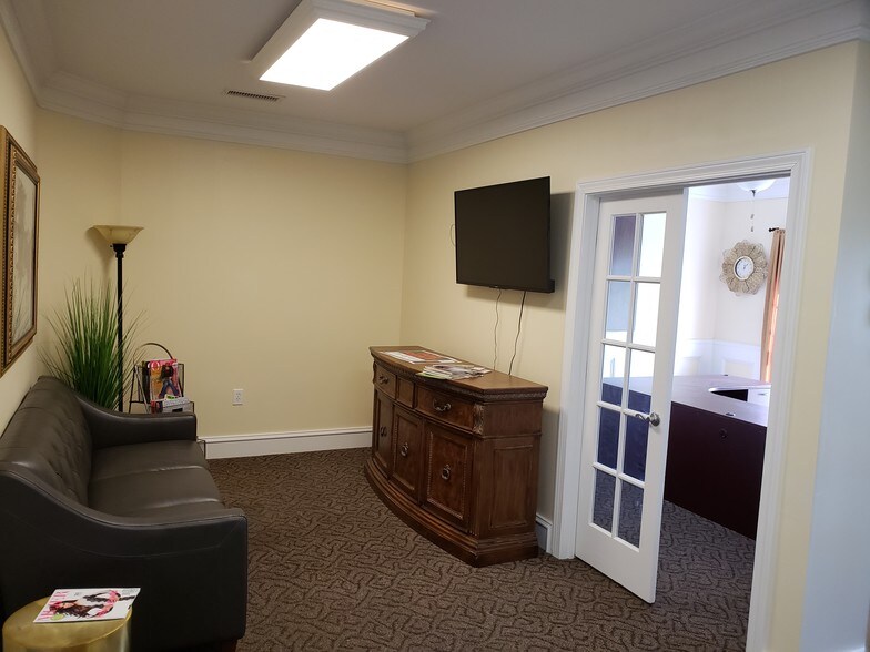 More Photos Of 3950 Cobb Pky NW, Acworth Office For Lease