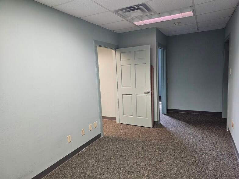 More Photos Of 4501 Spicewood Springs Rd, Austin Office For Lease