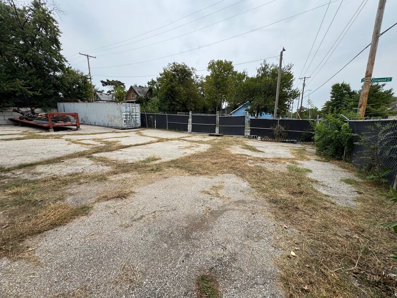 More Photos Of 4500-4508 E 27th St, Kansas City Service For Sale