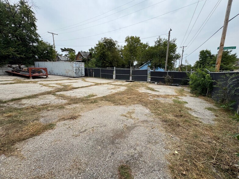 More Photos Of 4500-4508 E 27th St, Kansas City Service For Lease