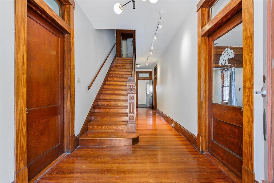 More Photos Of 119 E 20th St, Houston Office Residential For Sale