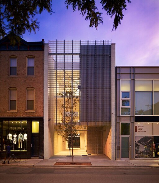 More Photos Of 1704 N Damen Ave, Chicago Storefront Retail Office For Lease