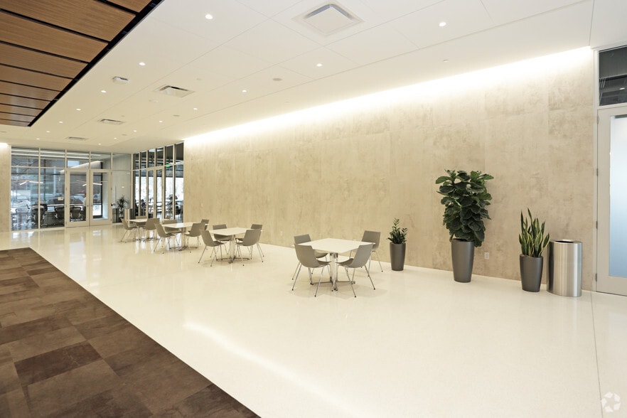 More Photos Of 909 Locust St, Des Moines Office For Lease