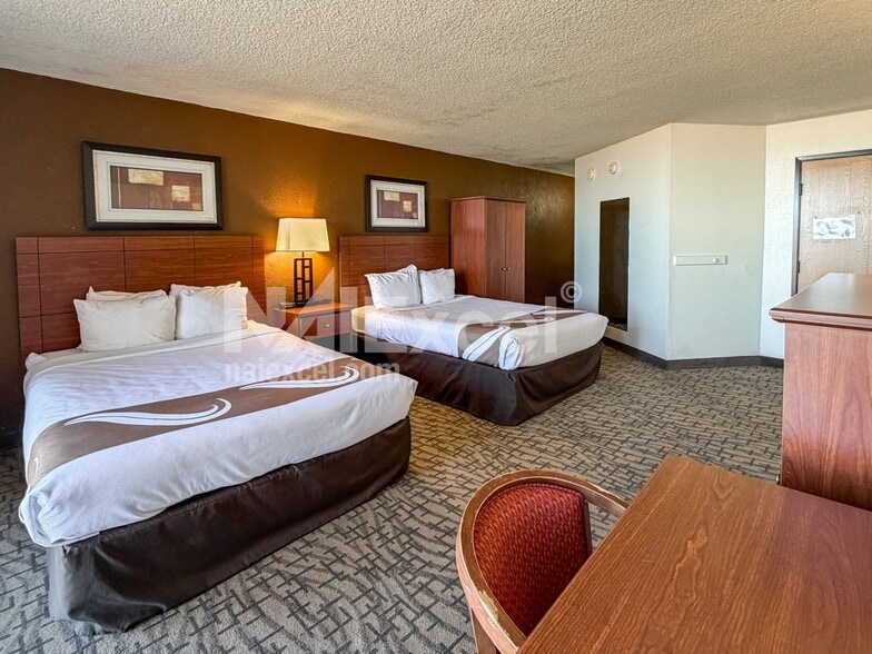 More Photos Of 287 N Lake Powell Blvd, Page Hotel For Sale