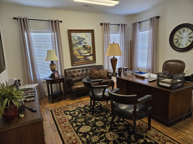 More Photos Of 106 N Bridge St, Farmville Medical For Sale