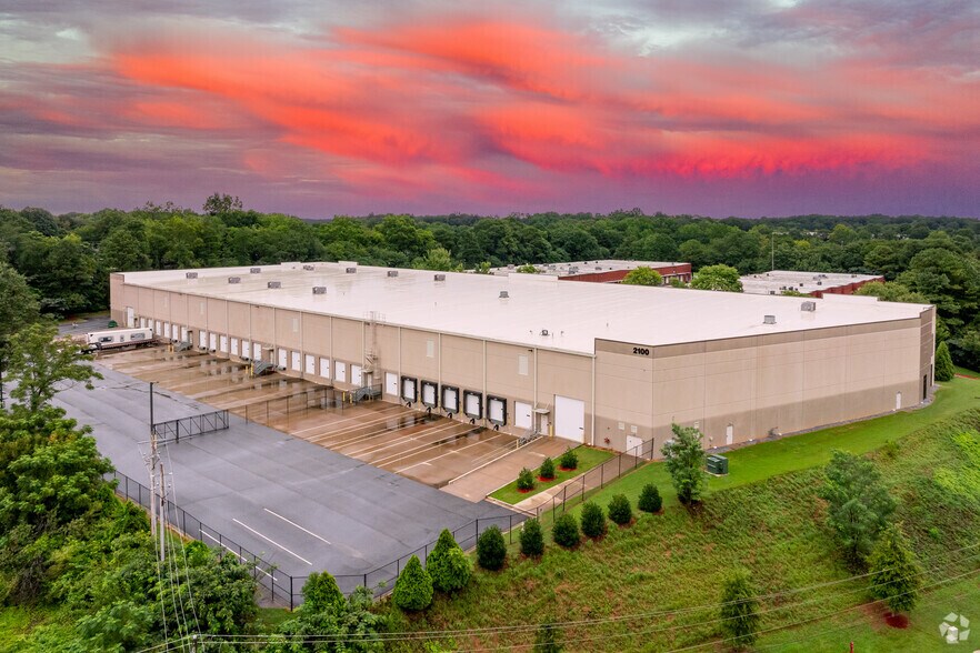 More Photos Of 2100 S Martin St, East Point Warehouse For Lease