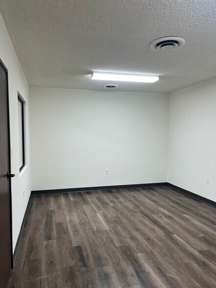 More Photos Of 1810 N Floradale St, South El Monte Warehouse For Lease