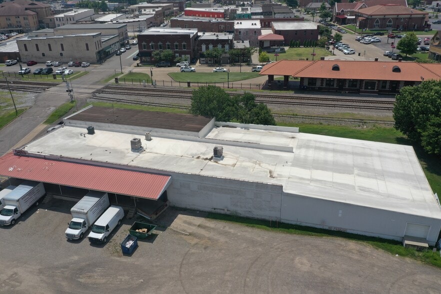 More Photos Of 301 N Commerce Ave, Russellville Warehouse For Sale