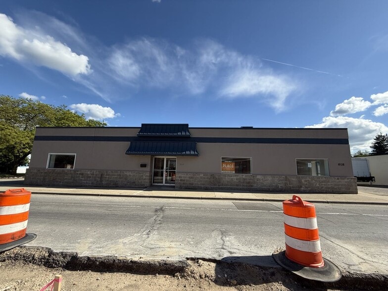 Primary Photo Of 1038-1040 Leonard St NW, Grand Rapids Fast Food For Lease