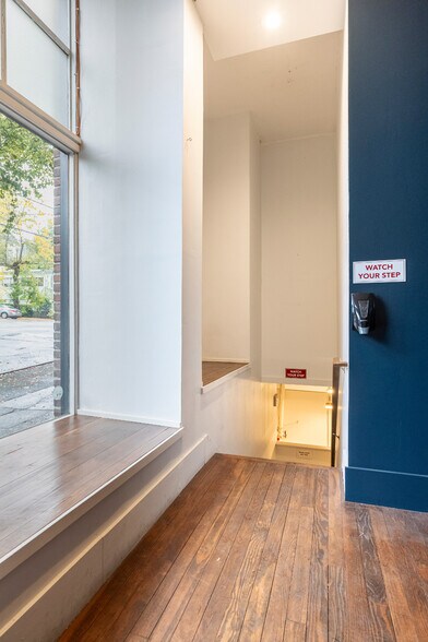 More Photos Of 3515 Fremont Pl N, Seattle Hospitality For Lease
