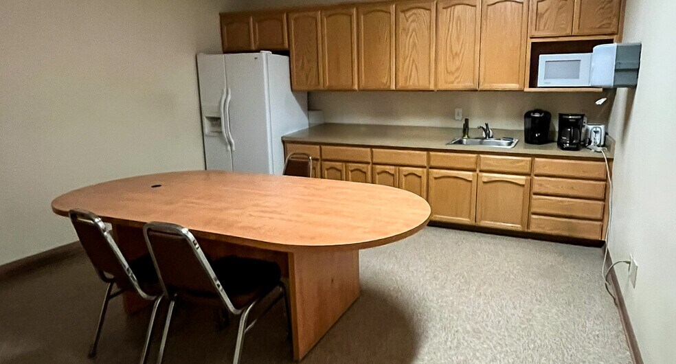 More Photos Of 96 S West Ave, Fresno Warehouse For Lease