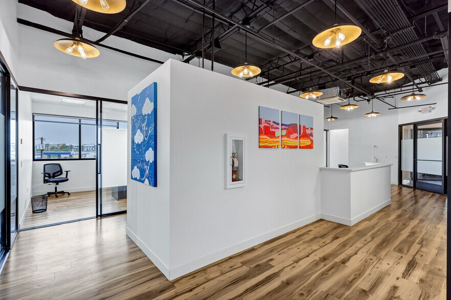 More Photos Of 2727 N 3rd St, Phoenix Office For Sale