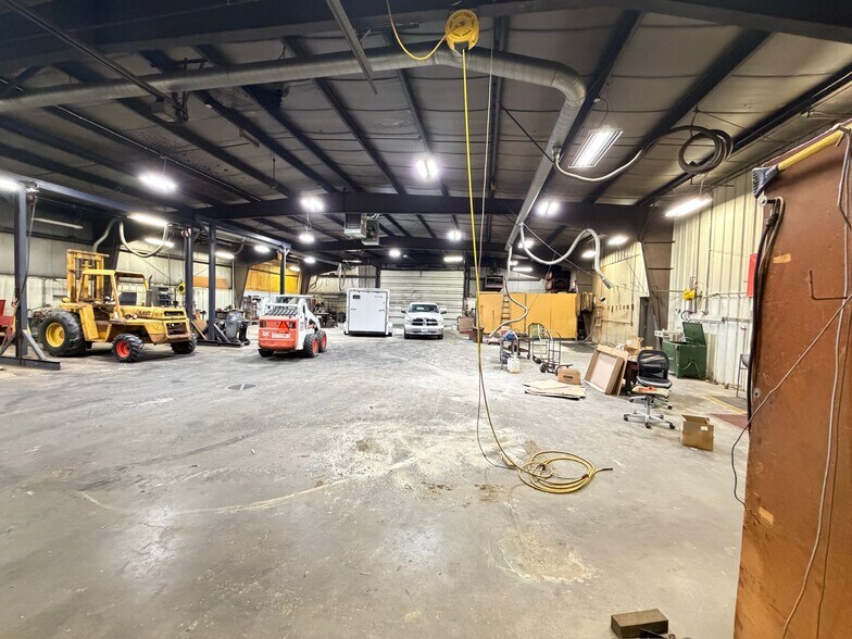 More Photos Of 4414 State Road 92, Brooklyn Industrial For Lease