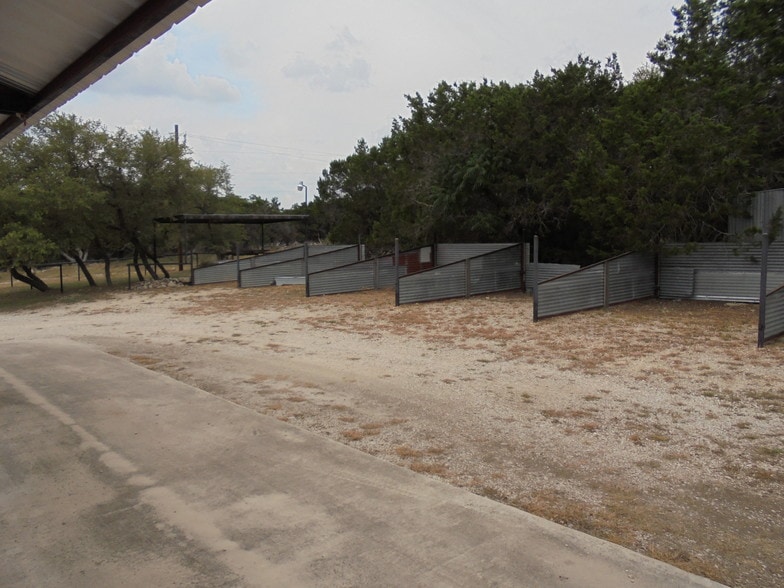 More Photos Of 10877 Park Road 37, Lakehills Storefront Retail Office For Lease