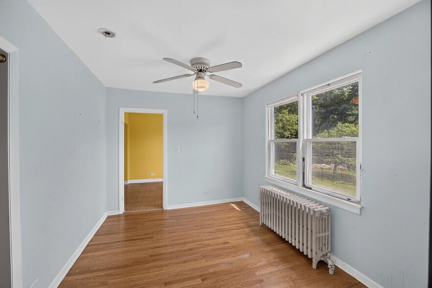 More Photos Of 14329 Beacon Ave, Orland Park General Retail For Sale