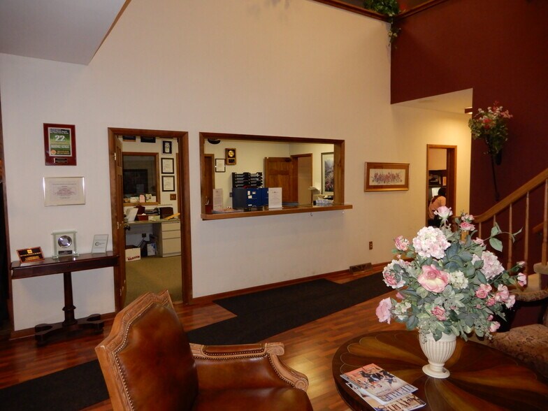 More Photos Of 440 Third Ave, Watervliet Office For Sale