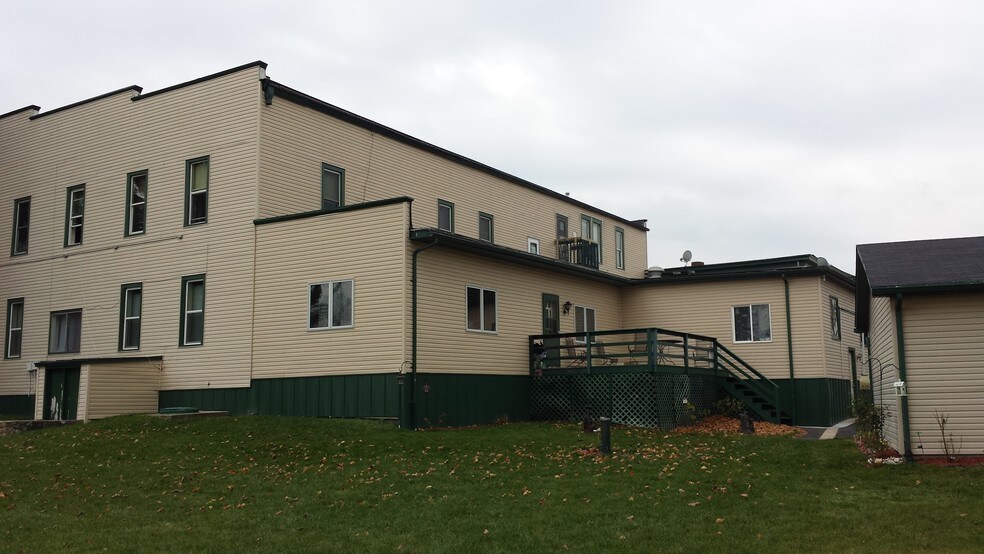 More Photos Of 506 Forest Home Dr, Francis Creek Apartments For Sale