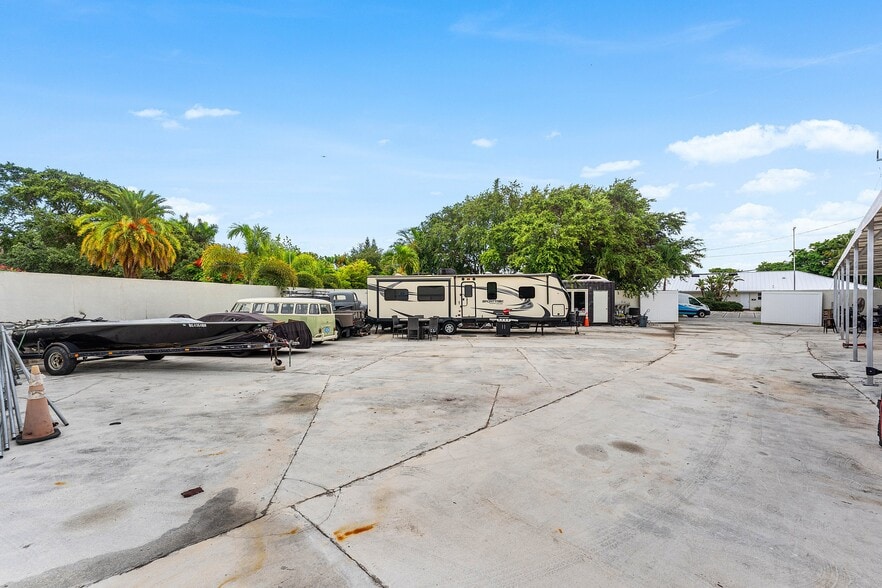 More Photos Of 1941 NE 34th Ct, Lighthouse Point Freestanding For Sale