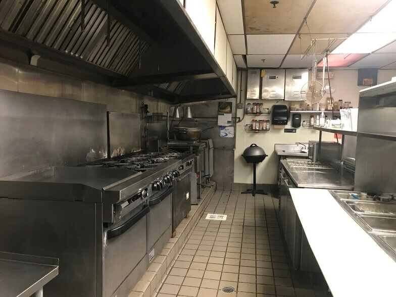 More Photos Of 2651 W Jefferson, Trenton Restaurant For Lease