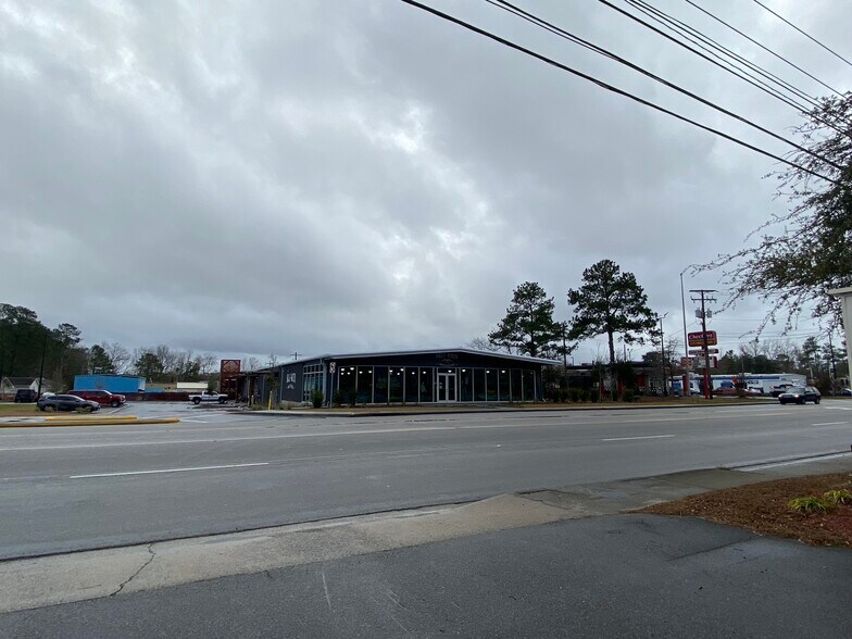 More Photos Of 605 N Main St, Summerville Storefront Retail Office For Lease