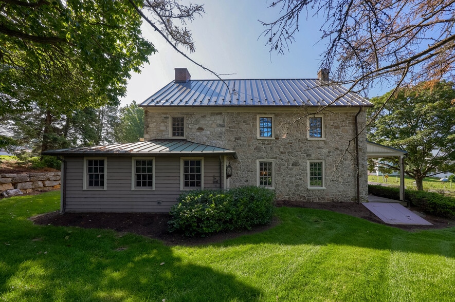 More Photos Of 711 Hartman Station Rd, Lancaster Office Residential For Lease