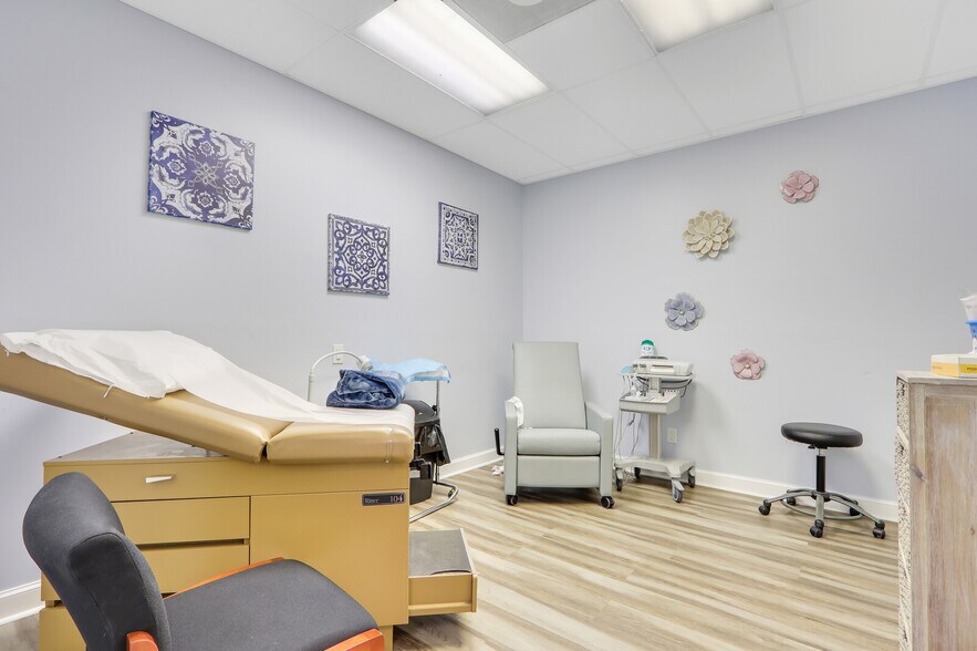 More Photos Of 1405 SE Goldtree Dr, Port Saint Lucie Medical For Lease