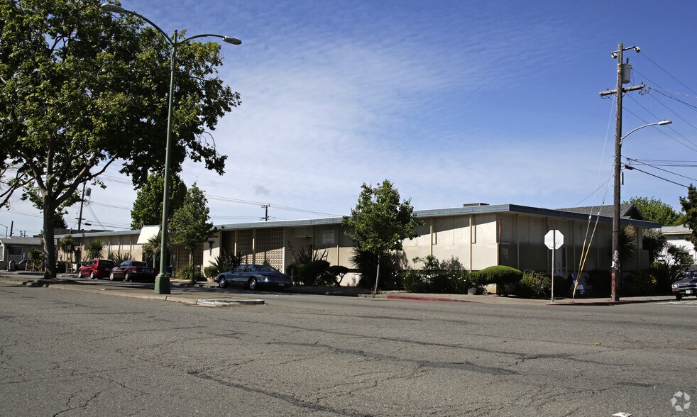 More Photos Of 5709-5715 Market St, Oakland Medical For Sale