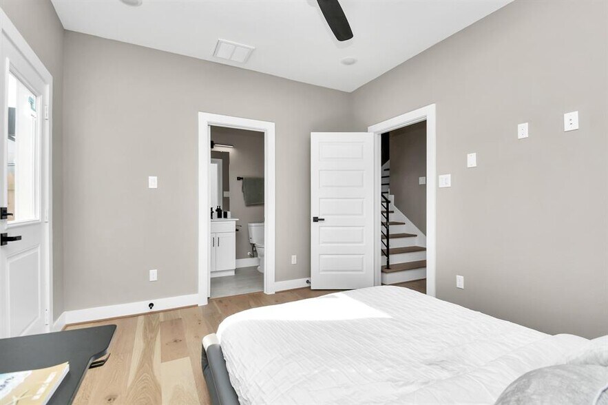 More Photos Of 316 Thornton Rd, Houston Apartments For Sale