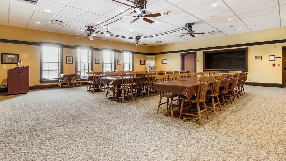 More Photos Of 200 N Whitewoman St, Coshocton Loft Creative Space For Lease