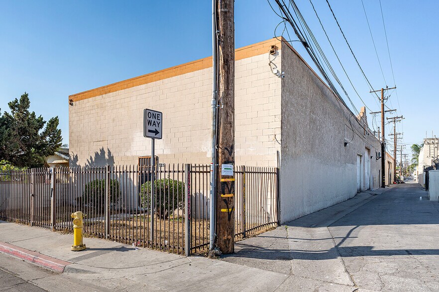 More Photos Of 925 S Vancouver Ave, East Los Angeles Industrial For Sale