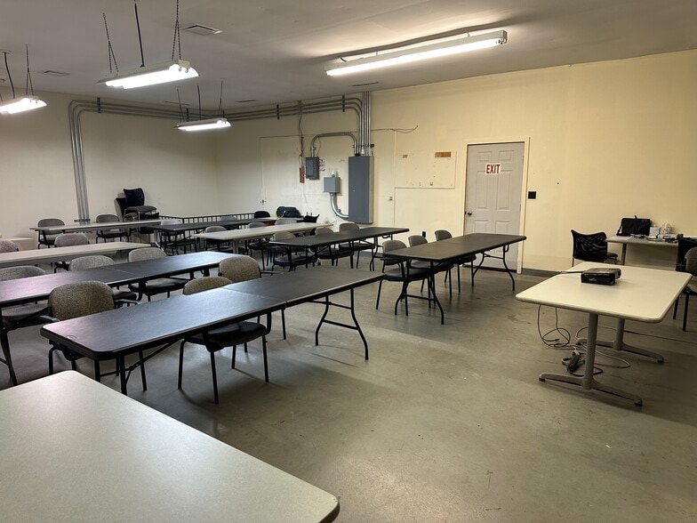 More Photos Of 50 E Woodhaven Dr, White Haven Office For Sale