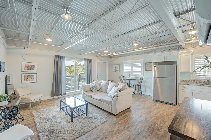 More Photos Of 1161-1165 Estero Blvd, Fort Myers Storefront Retail Residential For Sale