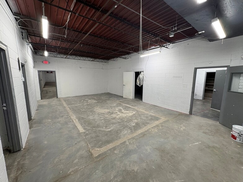 More Photos Of 5909 E 15th St, Tulsa Manufacturing For Sale
