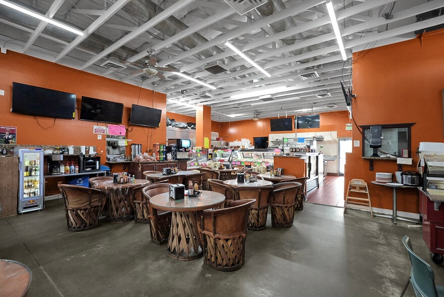 More Photos Of 6982 N Winton Way, Winton Restaurant For Sale