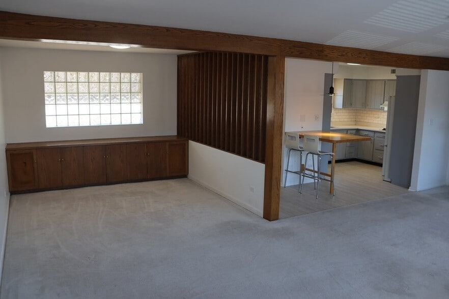 More Photos Of 1727 Howard St, Evanston Freestanding For Sale