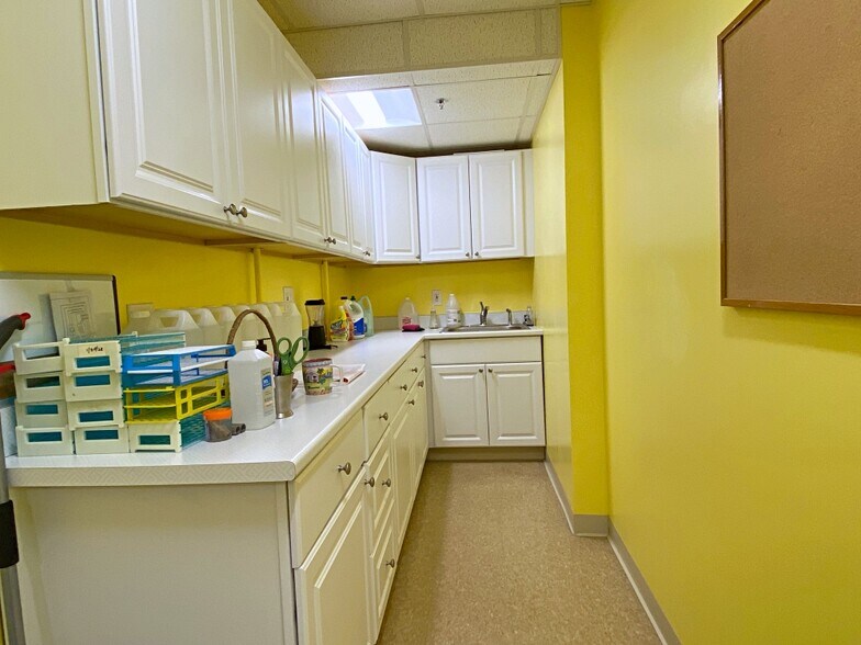 More Photos Of 281 Cambridge St, Burlington Medical For Lease